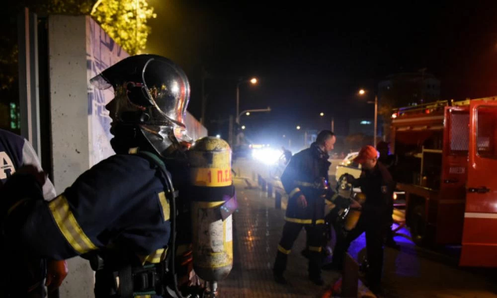 Ηλικιωμένη χωρίς τις αισθήσεις της από φωτιά σε ισόγειο διαμέρισμα στους Αμπελοκήπους
